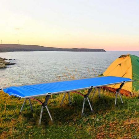 engros utendørs ultralett bærbar sammenleggbar campingseng aluminiums sammenleggbar seng 