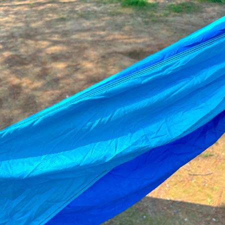 Kraftig og slitesterk hengekøye i nylon med antirullefunksjon, fallskjermduk, camping, fotturer, 200 kg kapasitet, hengekøye