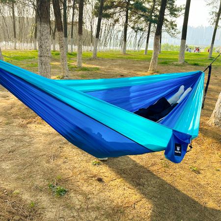 Kraftig og slitesterk hengekøye i nylon med antirullefunksjon, fallskjermduk, camping, fotturer, 200 kg kapasitet, hengekøye